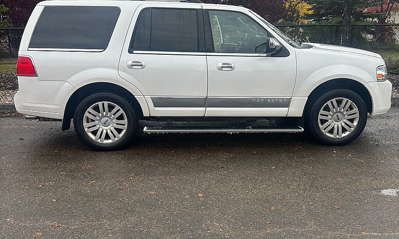 2011 Lincoln Navigat...