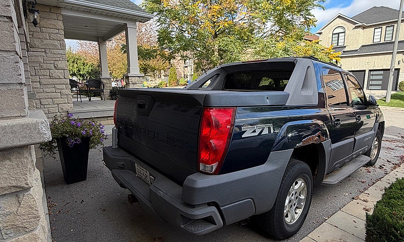 2005 Chevy Avalanche...
