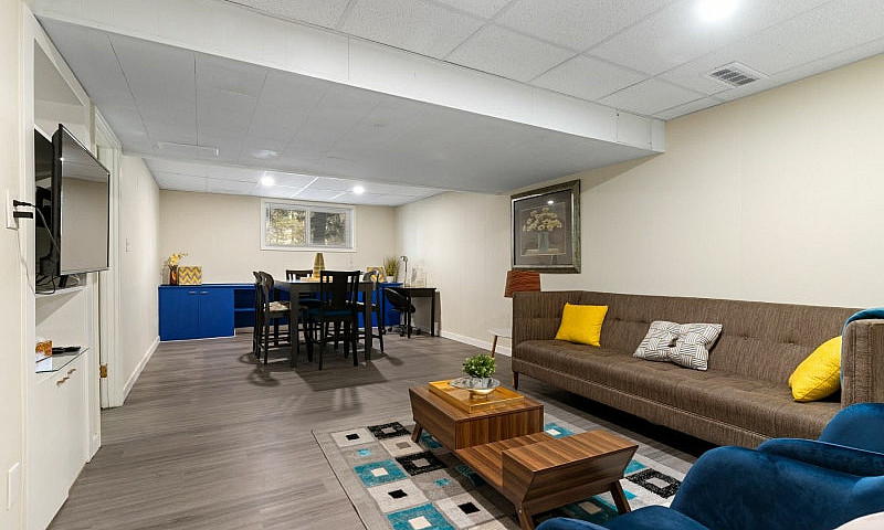 Basement Suite In Gr...