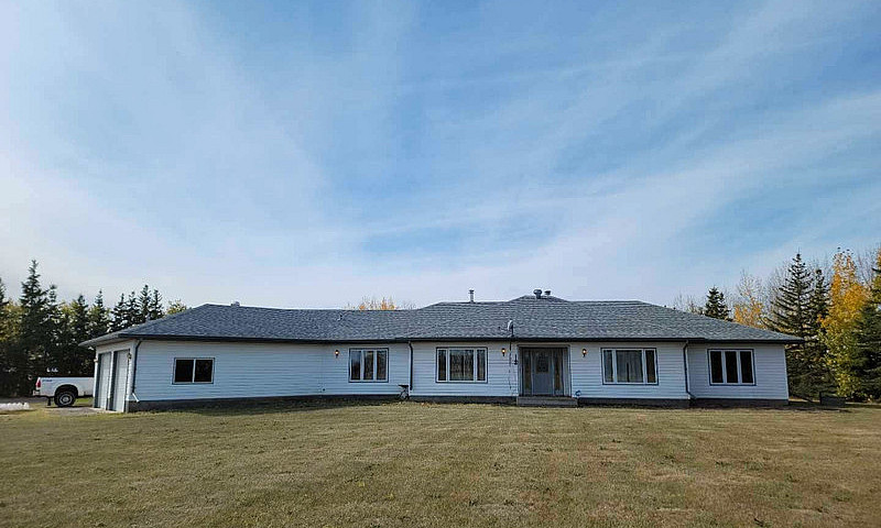 10.7 Acre Family Hob...