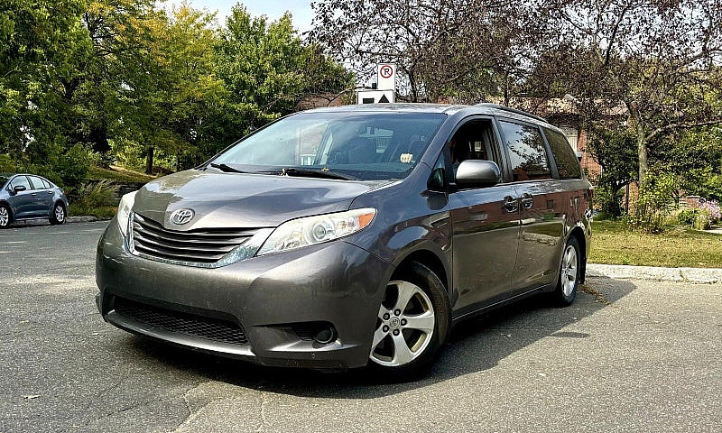 Toyota Sienna ...