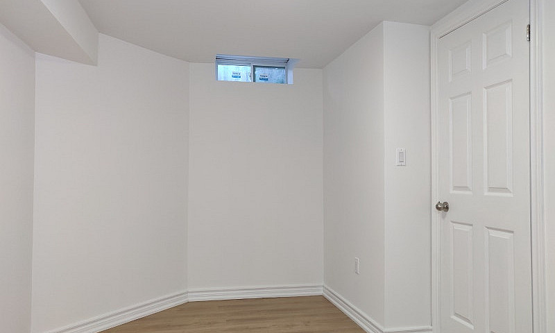 1 Bedroom Basement A...