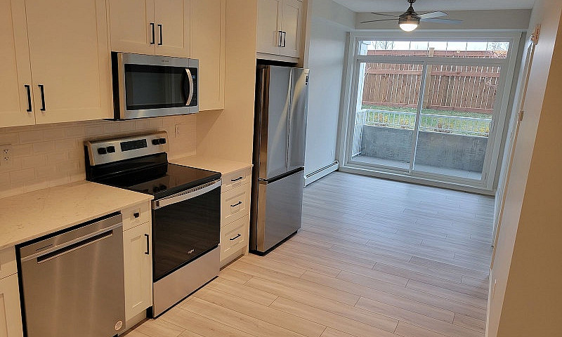 Luxury 1 Bedroom Con...