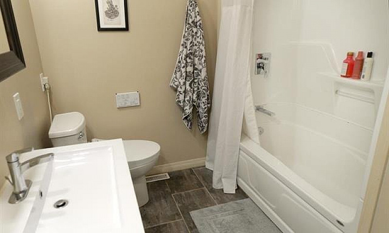 Spacious 3 Bedroom+D...