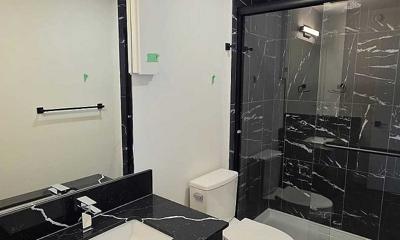 Modern 5-Bedroom Hom...