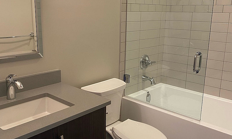 Modern 1Bed + 1 Bath...