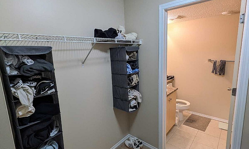 Private Room For Ren...