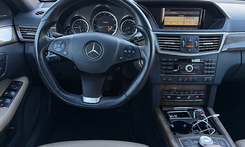2010 Mercedes Benz E...