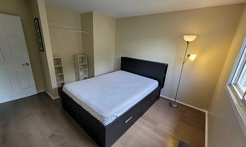 3 Bed 1 Bath Unit In...
