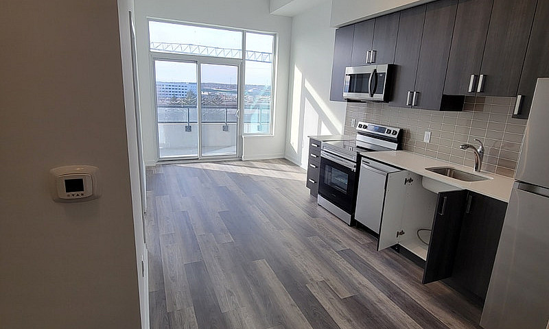 Upgraded 1 Bed + Den...
