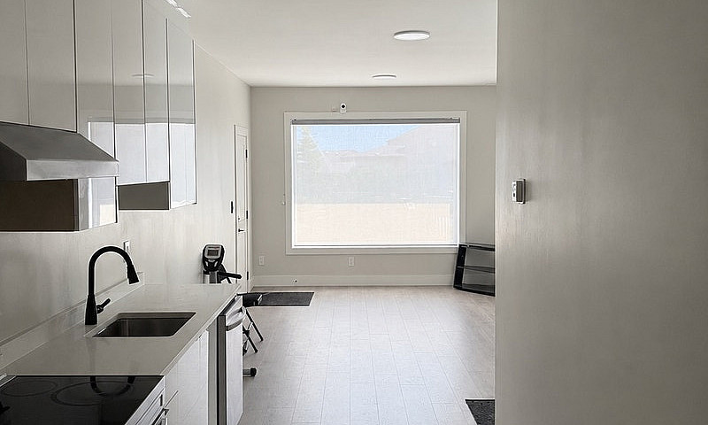 Modern 2 Bedroom Bas...