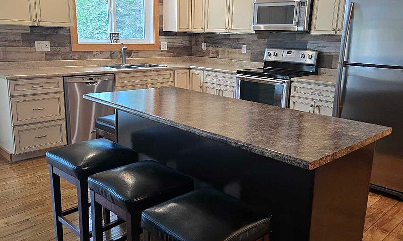 Prime Lakefront Cabi...