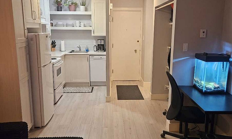 1 Bed&Bath Right Off...