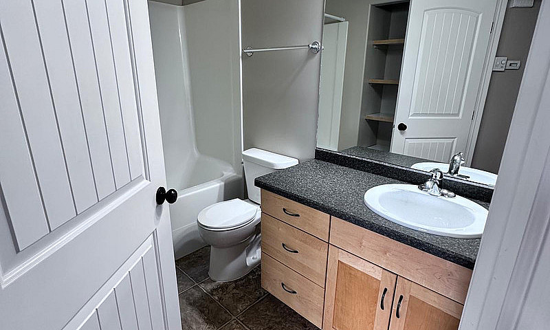 3 Bed 2 Bath Townhou...