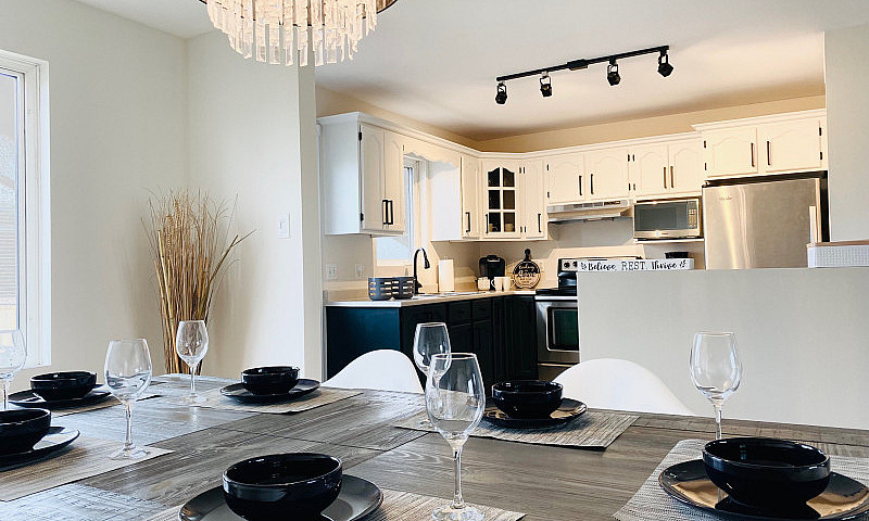 Gorgeous Furnished 3...