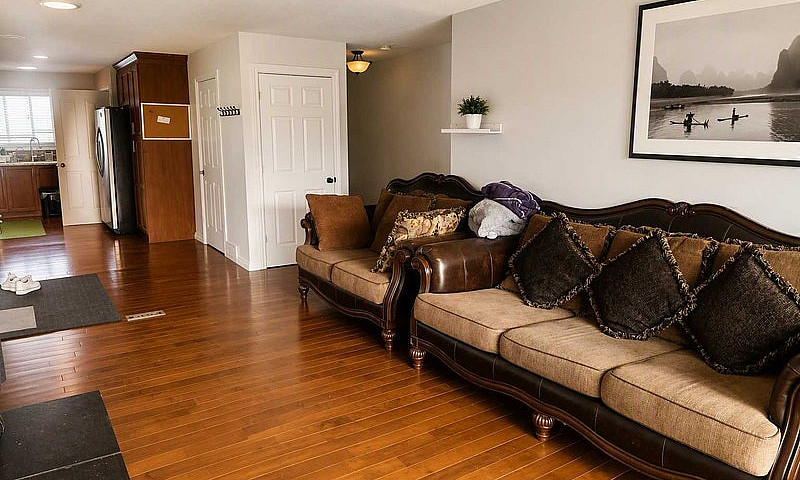 Bright 3 Bedroom Mai...