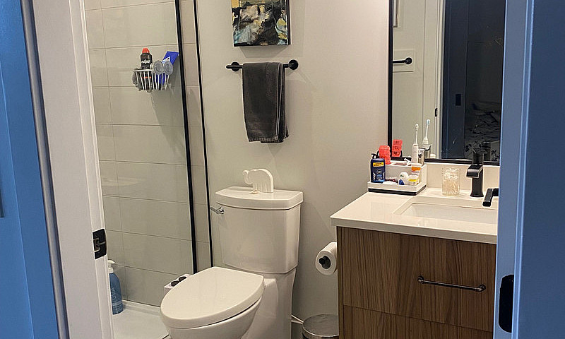 Bright 1 Br Condo - ...