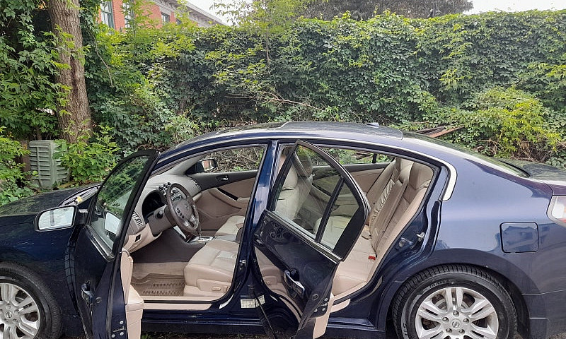Nissan Altima   Cvt...