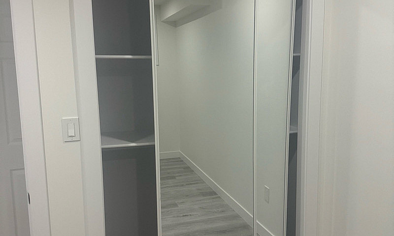 Basement Suite For R...