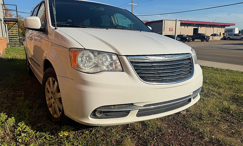 2015 Chrysler Town &...