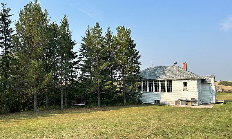 Farm House On 14+ Ac...