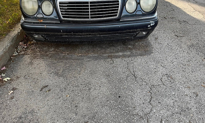 Mercedes-Benz E320 1...