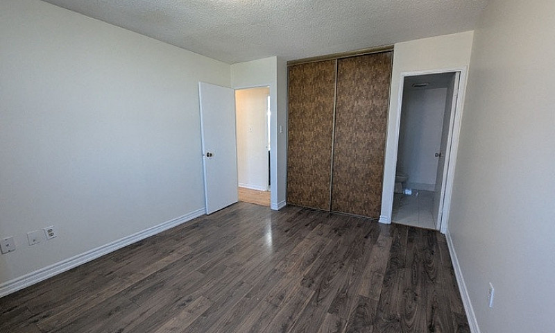 Spacious 2 Bed 2 Bat...