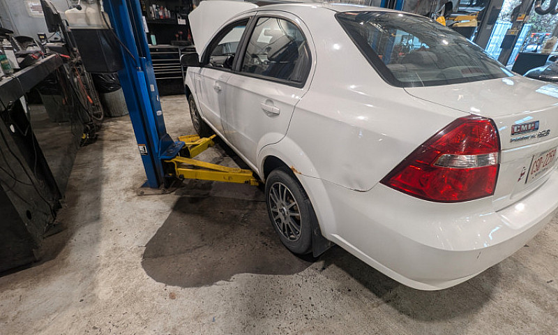 2009 Pontiac G3 Wave...