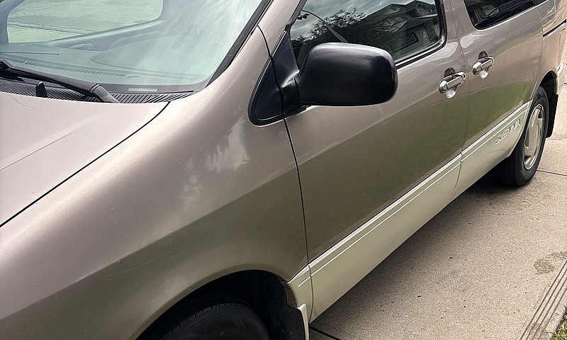 1999 Toyota Sienna...