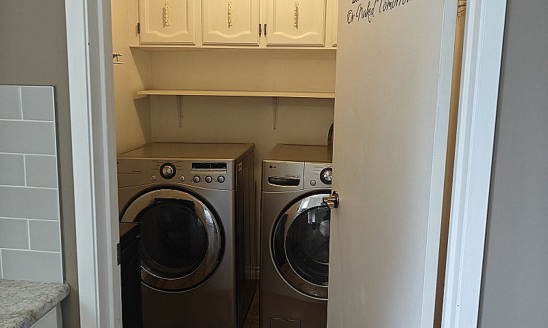 3Bdrm 1410Sq Triplex...
