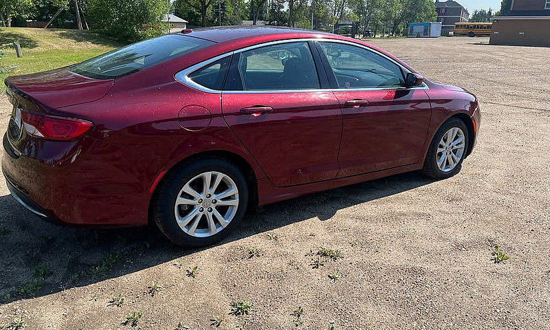 2015 Chrysler 200 Li...