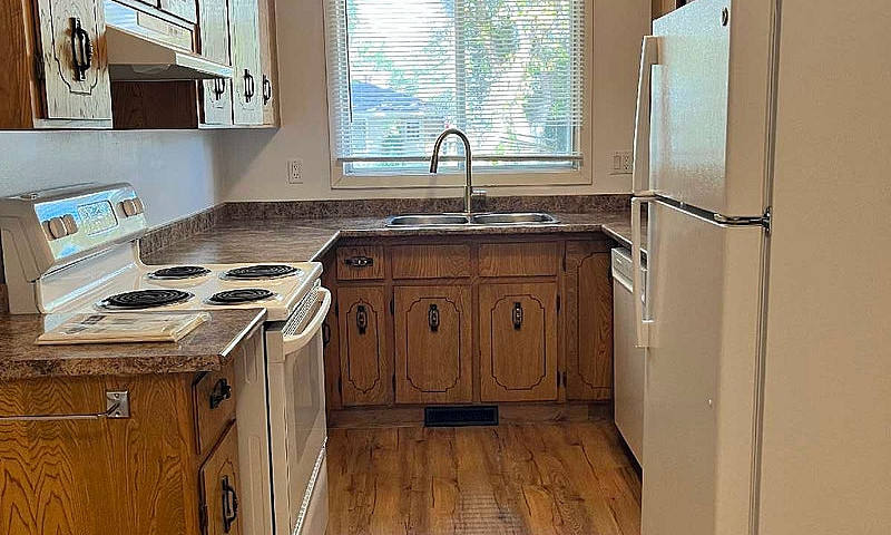 3 Br House (In A Fou...