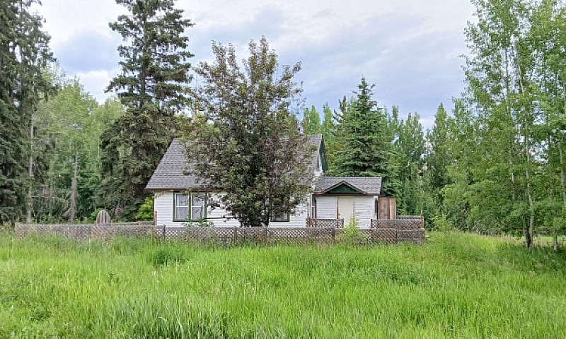 Cozy, Rural Farmhous...