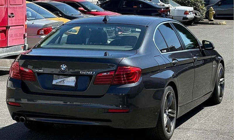 2012 Bmw 528I Xdrive...