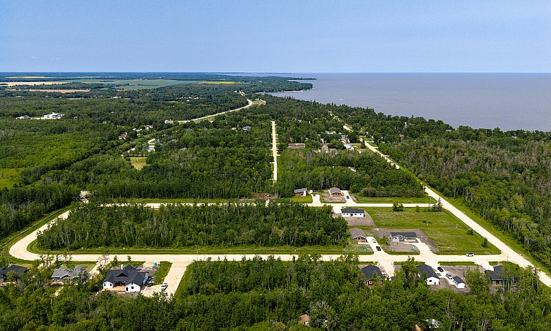 Lake Winnipeg Buildi...