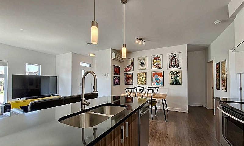 Très Beau Condo À Ay...