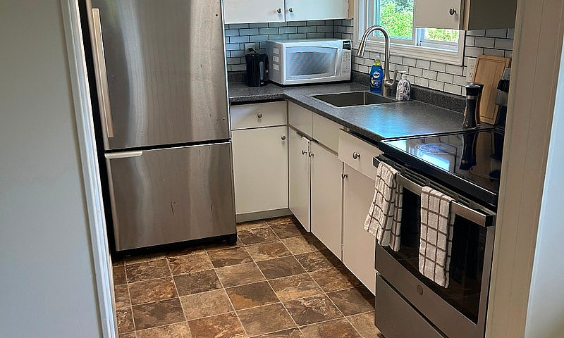 1 Br Suite W/ Privat...