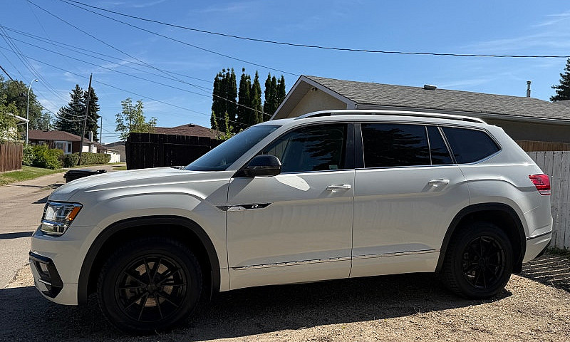 Volkswagen Atlas R-L...