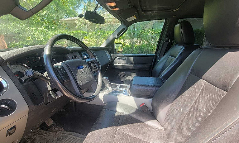 2012 Ford Expedition...
