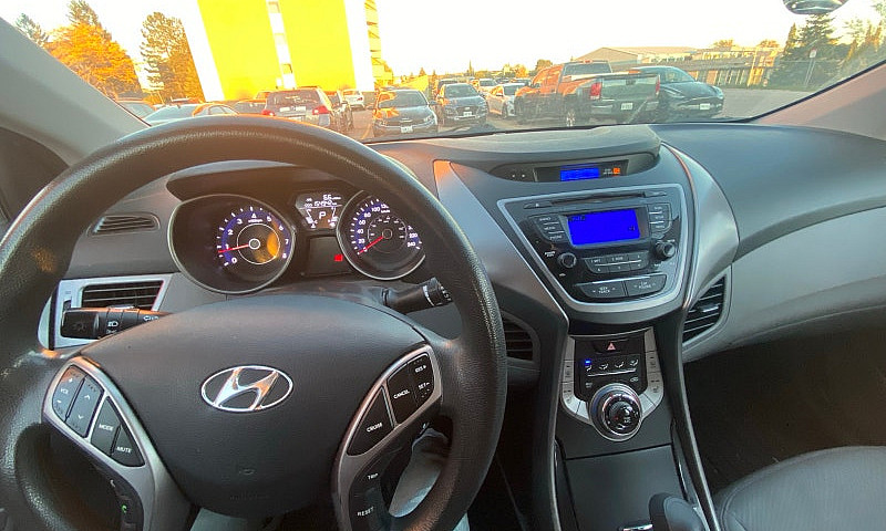 Hyundai Elantra 2013...