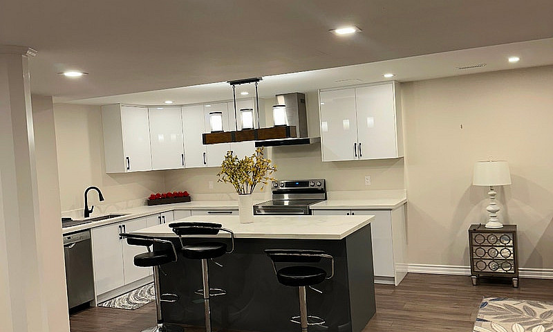 Luxury Modern One Be...