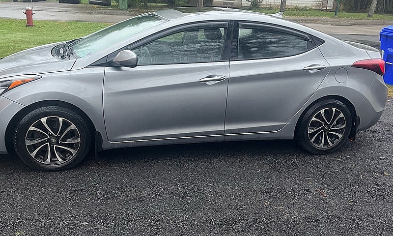 Hyundai Elantra ...