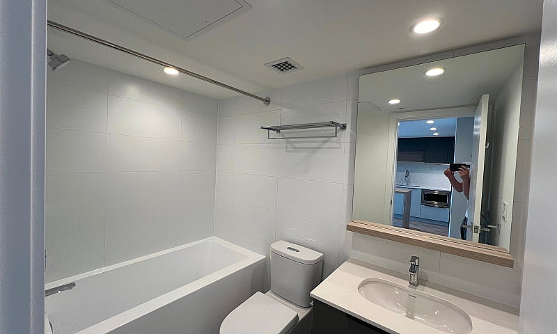 Burquitlam – Brand N...