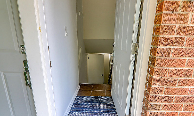 Raised Basement Apar...