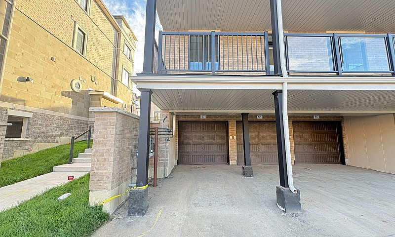 3 Bedroom Corner Tow...