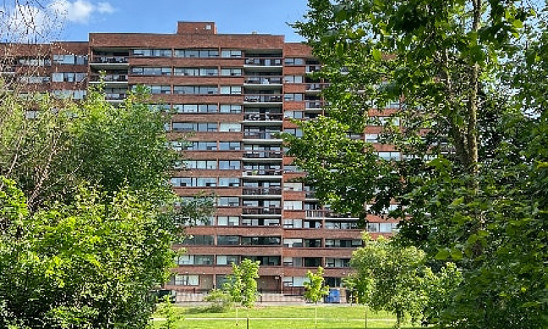 2 Bedroom +Den Condo...