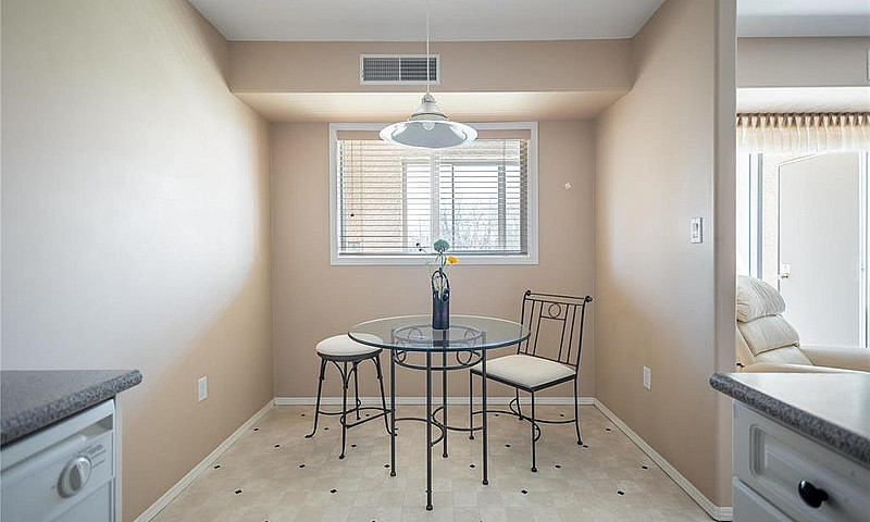 Charleswood Condo - ...