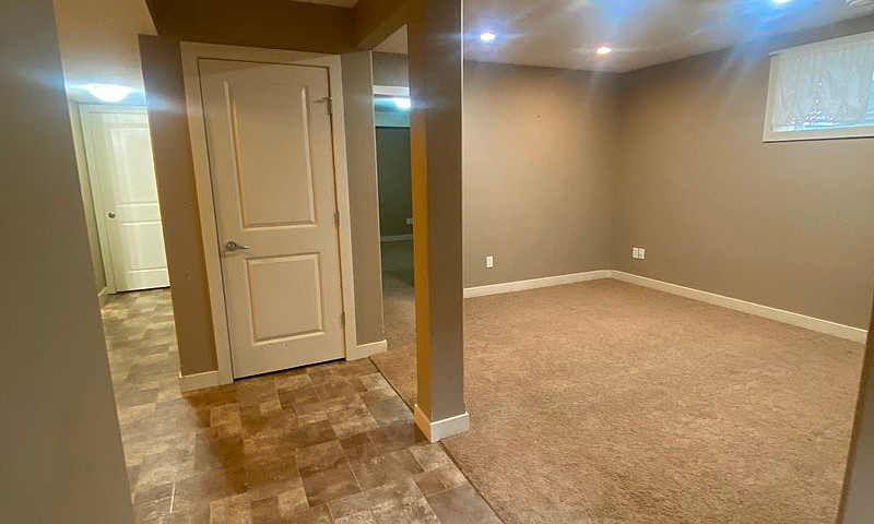 1 Bedroom Basement A...