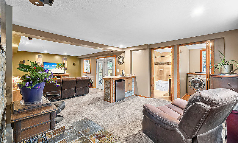 Spacious Updated Hom...