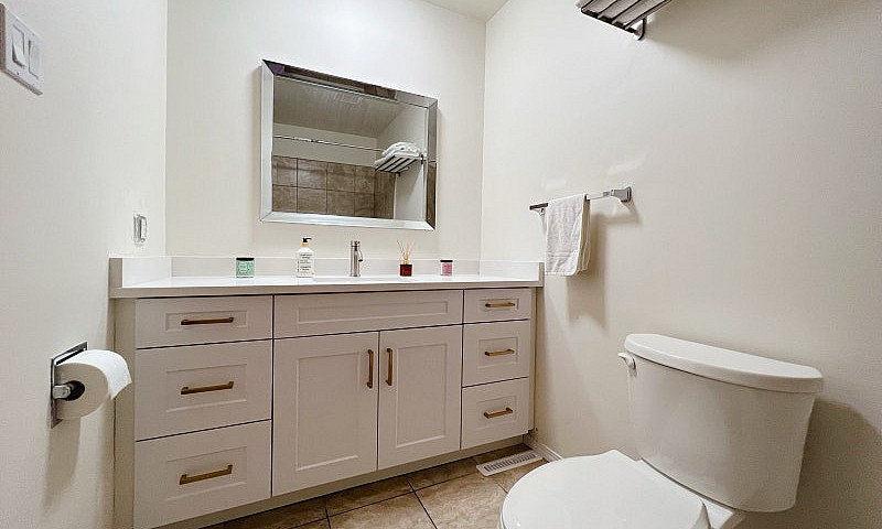 Newly Renovated 3 Be...
